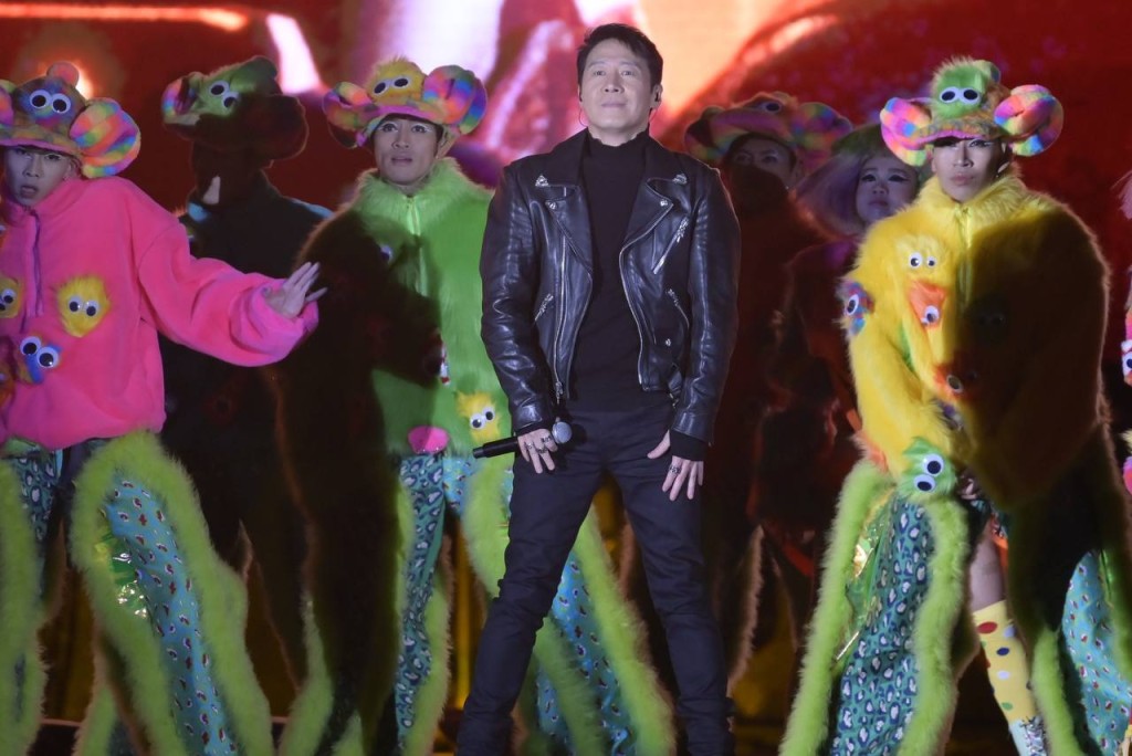 《Drive In Ultra: LOVFINITY Vivienne Tam x Leon Lai Fashion Concert》昨晚在中環海濱活動空間舉行。